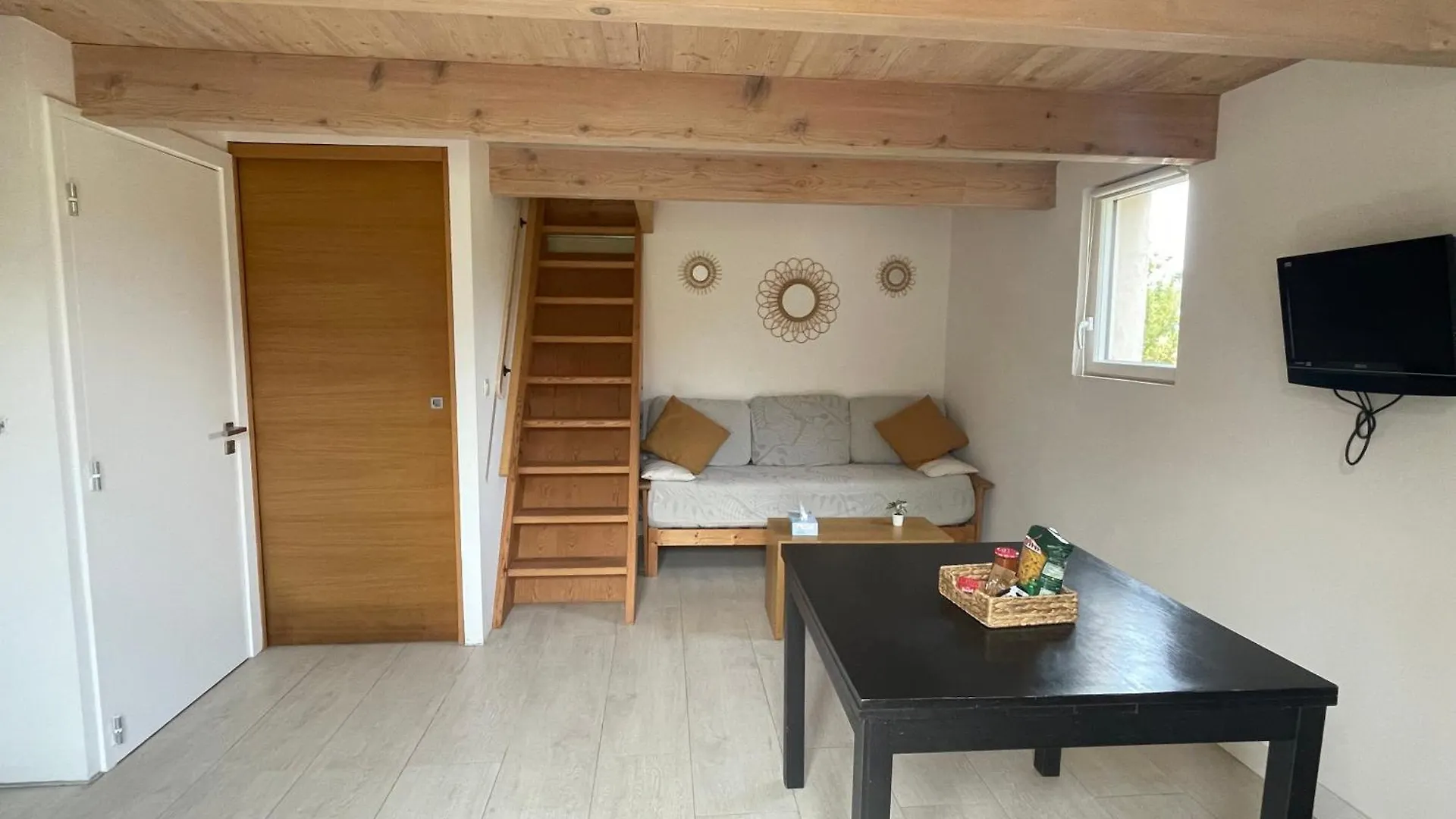 Logement Avec Terrasse Cogolin 0*,  Francie